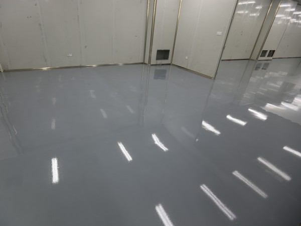 環(huán)氧自流平地面施工后