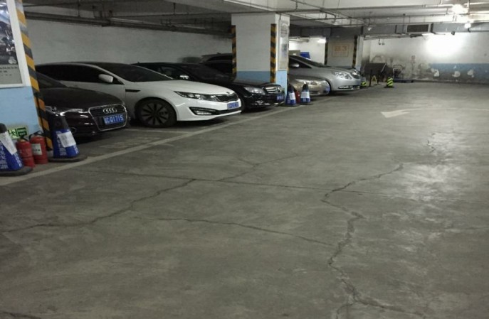 地下車庫水泥地面翻新，速度快更耐磨！