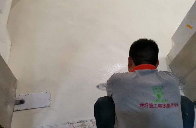 環(huán)氧彩砂地坪施工工藝具體有哪些，復(fù)雜嗎？