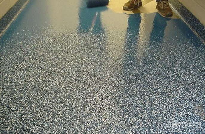 干貨分享|環(huán)氧彩砂地坪施工工藝，北京航特更簡單！