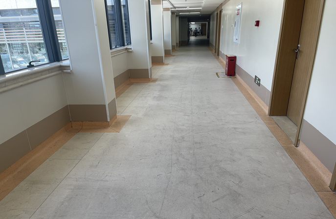 塑立得對(duì)塑膠地板翻新后的耐磨性和普通地板漆相比如何？