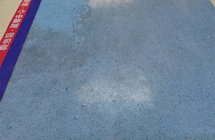 醫(yī)院 PVC 地板定期打蠟，還是發(fā)黃變色等，塑立得一招破解