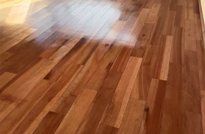 告別木地板翻新難題，開啟煥新之旅