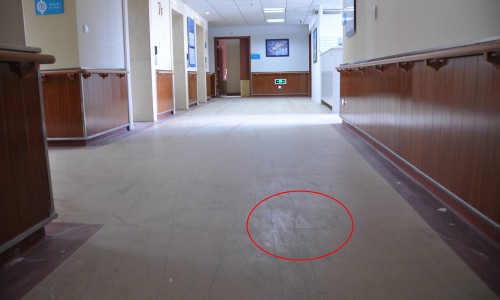 塑膠地板翻-新翻新前嚴(yán)重劃傷