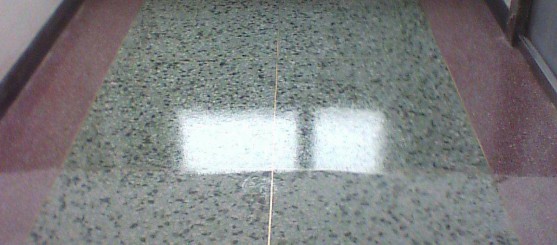 大理石地面出現(xiàn)嚴重的水斑,地面翻新能徹底解決嗎？