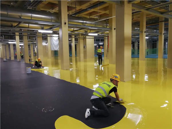 防靜電地坪漆施工中