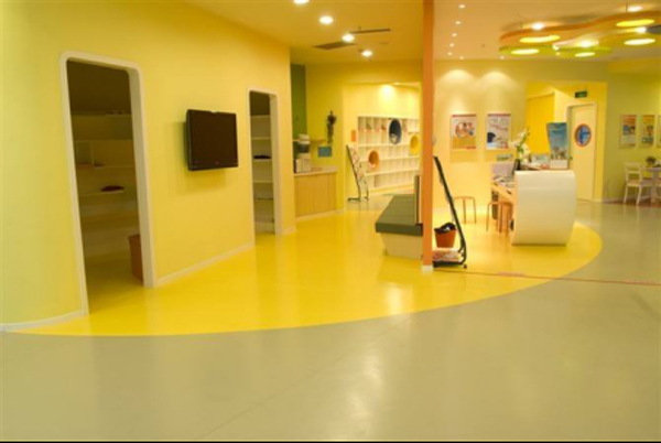 幼兒園防涂鴉墻面漆PK壁紙，哪個(gè)更好?(幼兒園裝修小竅門)